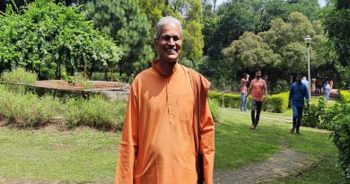 आपके आचरण आपके द्वारा कहे गये शब्दों से कहीं ज्यादा प्रभावी हैं, आचरण के माध्यम से परिवार का आध्यात्मिकीकरण करें, निश्चय ही इससे आपका परिवार सुरक्षित होगा – स्वामी सदानन्द