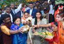 अस्ताचलगामी भगवान भास्कर को अर्घ्य देने के लिए केवल सामान्य छठव्रती या उनके परिवार ही नहीं, बल्कि मुख्यमंत्री हेमन्त सोरेन भी पहुंचे छठ तालाब, सपत्नीक दिया अर्घ्य