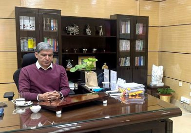 इधर मुख्य सचिव पद से सुखदेव सिंह को हटाने की अधिसूचना जारी हुई और उधर पूरे राज्य में ईमानदार अधिकारियों व नागरिकों के चेहरे पर उदासी छाई