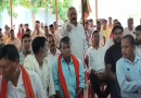 बोकारो में मंचस्थ नेताओं पर भाजपा के एक समर्पित कार्यकर्ता ने लानत भेजी, जमकर की धुलाई, गुस्साए कार्यकर्ता को पूर्व सांसद रवीन्द्र पांडे ने की मनाने की कोशिश