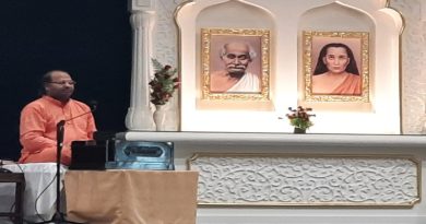 भोजन करने, कोई विशेष कार्य करने तथा ईश्वर के प्रति भक्ति-प्रेम निवेदित करने के समय आप जितना मौन व शांत रहेंगे, उतना ही आनन्द में रहेंगेः स्वामी निर्मलानन्द