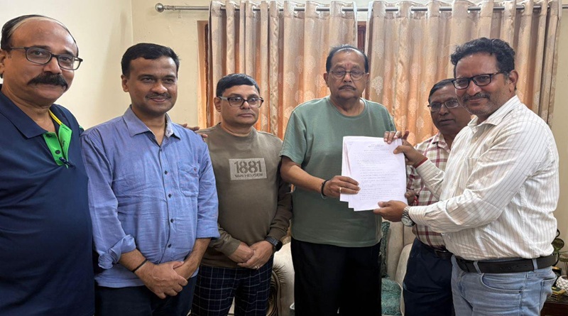 अपने यहां कार्यरत पत्रकारों को वेतन व भविष्य निधि की राशि तक पर कुंडली मारकर बैठ जानेवाले घाघ लोगों को हो रही अपनी पेंशन की चिंता