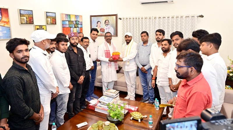 CM हेमन्त सोरेन से “राष्ट्रीय युवा शक्ति” के प्रतिनिधिमंडल ने की मुलाकात, दिशोम गुरु शिबू सोरेन को भारत रत्न दिलाने के लिए पहल करने का किया आग्रह