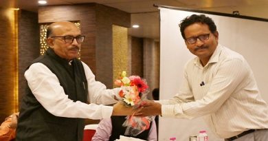 स्पीकर तैयार थे उत्कृष्ट पत्रकार का पुरस्कार देने को, लेकिन लाइफ टाइम अचीवमेंट का अवार्ड देनेवाला रांची प्रेस क्लब के अधिकारियों का समूह एक उत्कृष्ट पत्रकार का चयन नहीं कर पाया