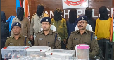 रांची के कांके एवं बरियातु थाना क्षेत्र में मादक पदार्थों के संगठित गिरोह के विरूद्ध छापामारी, 10 गिरफ्तार, 205 ग्राम ब्राउन सुगर, 2.5 किलो गांजा, 20 बोतल कफ सिरप एवं 241630 रूपये नकद बरामद