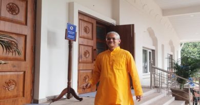 संतुलन का सबसे सुंदर उदाहरण काम के लिए ईश्वर और ईश्वर के लिए काम को नजरंदाज कभी नहीं करें: ब्रह्मचारी अतुलानन्द