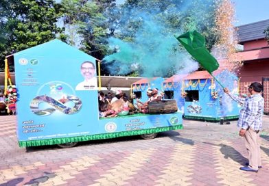 झारखंड के गौरवशाली 25 वर्षों का जश्न, विकास के नए अध्याय की शुरुआत, CM हेमन्त सोरेन व कल्पना सोरेन ने आईपीआरडी झारखण्ड द्वारा निर्मित प्रचार वाहनों को हरी झंडी दिखाकर किया रवाना