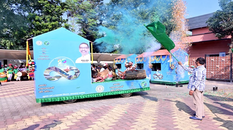 झारखंड के गौरवशाली 25 वर्षों का जश्न, विकास के नए अध्याय की शुरुआत, CM हेमन्त सोरेन व कल्पना सोरेन ने आईपीआरडी झारखण्ड द्वारा निर्मित प्रचार वाहनों को हरी झंडी दिखाकर किया रवाना