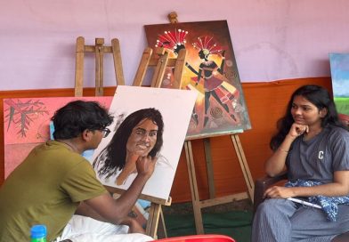 चतुर्थ बाल मेला जमशेदपुरः खुशी के चेहरे के हू-ब-हू भाव कैनवास पर उतार दिये पैक्स ने