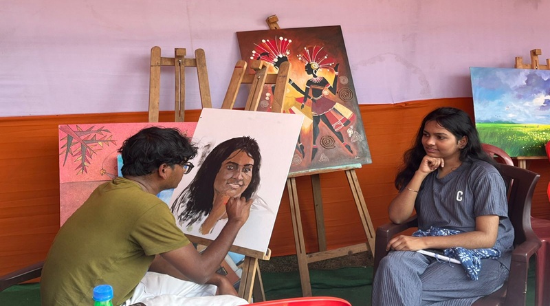 चतुर्थ बाल मेला जमशेदपुरः खुशी के चेहरे के हू-ब-हू भाव कैनवास पर उतार दिये पैक्स ने