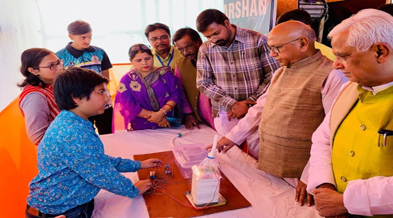चतुर्थ बाल मेलाः गजब-गजब के मॉडल हैं बाल मेले में, कोई सेटेलाइट का इस्तेमाल कर ऊर्जा को सामान्य इस्तेमाल के लिए बना रहा तो कोई हवा की शुद्धता बढ़ाने पर दे रहा जोर