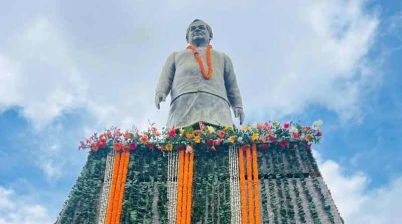 जिस महान व्यक्तित्व ने झारखण्ड को जन्म दिया, उस महान व्यक्तित्व को झारखण्ड के 25वें वर्ष पर सत्तापक्ष-विपक्ष, उत्कृष्ट विधायक और विशेषांक निकालनेवाली मीडिया ने भूलकर कृतघ्नता की सारी हदें पार कर दीं