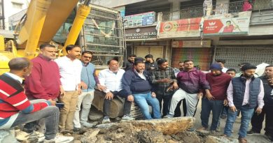 स्थानीय लोगों और व्यवसायियों के दबाव में जमशेदपुर के मानगो फ्लाईओवर का काम रुका, वन वे कर देने से लोगों को आवागमन में दिक्कत, व्यवसाय प्रभावित