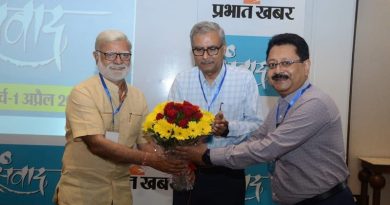 कमाल है! आशुतोष चतुर्वेदी के केन्द्रीय सूचना आयुक्त बनने के बाद, वे लोग भी उन पर ढेले चला रहे हैं, जो ढेला फेंकने का भी मुहूर्त देखते हैं कि कब ढेला फेकेंगे तो उनका नुकसान नहीं होगा