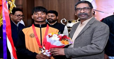 CM हेमन्त सोरेन से झारखंड की अंडर–14 फुटबॉल टीम ने की मुलाकात, मुख्यमंत्री ने राष्ट्रीय चैंपियन बनने पर दी बधाई