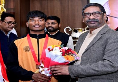 CM हेमन्त सोरेन से झारखंड की अंडर–14 फुटबॉल टीम ने की मुलाकात, मुख्यमंत्री ने राष्ट्रीय चैंपियन बनने पर दी बधाई