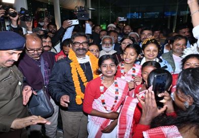 दावोस एवं लंदन दौरे के उपरांत मुख्यमंत्री हेमन्त सोरेन पहुंचे रांची, हुआ भव्य स्वागत, CM हेमन्त ने कहा झारखंड के नागरिकों की गरिमा, सुरक्षा और कल्याण ही सर्वोच्च प्राथमिकता