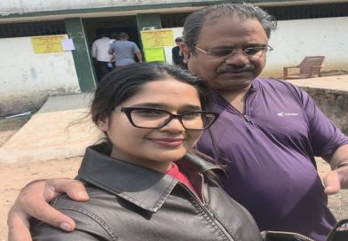 क्या मजाक है, जिसने पूरे नगर निकाय चुनाव को भाड़ देने में महत्वपूर्ण भूमिका निभाई, वो राज्य निर्वाचन आयुक्त अलका तिवारी लोगों से मतदान करने की अपील और शहर के भविष्य की दुहाई दे रही थी