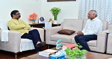 मुख्यमंत्री हेमन्त सोरेन से वरिष्ठ वैज्ञानिक जी.भी. के. सुब्रमण्यम ने की शिष्टाचार भेंट, स्वनिर्मित कैंसर उपचार मशीन की दी विस्तृत जानकारी