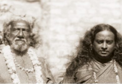 योगदा से जुड़े दो महान् गुरुओं परमहंस योगानन्द एवं उनके गुरु स्वामी श्रीयुक्तेश्वर गिरि की महासमाधि