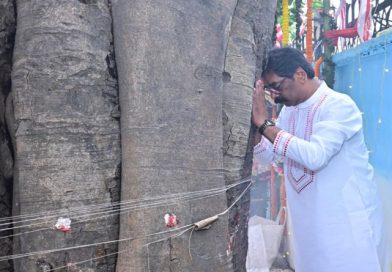 आदिवासी कॉलेज छात्रावास परिसर, करमटोली, रांची में आयोजित सरहुल पूजा महोत्सव में सम्मिलित हो मुख्यमंत्री हेमन्त सोरेन ने कहा कि प्रकृति से ही सभी चीजों का सृजन और प्रकृति में ही विलय