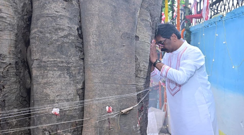 आदिवासी कॉलेज छात्रावास परिसर, करमटोली, रांची में आयोजित सरहुल पूजा महोत्सव में सम्मिलित हो मुख्यमंत्री हेमन्त सोरेन ने कहा कि प्रकृति से ही सभी चीजों का सृजन और प्रकृति में ही विलय