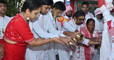 CM हेमन्त सोरेन ने प्रकृति पर्व सरहुल के अवसर पर सिरमटोली स्थित सरना स्थल में परंपरानुरूप विधिवत् पूजा-अर्चना कर समस्त राज्यवासियों की सुख, समृद्धि, खुशहाली एवं उन्नति की कामना की