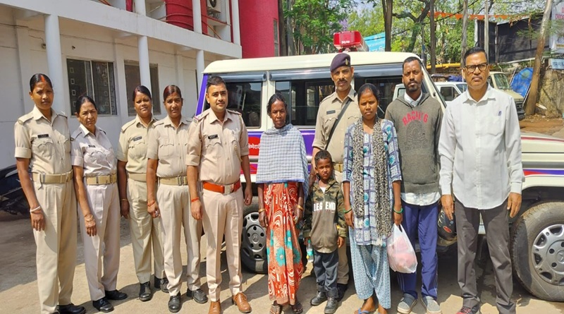 सरहुल शोभा यात्रा के दौरान अपने परिवार से बिछड़े बच्चे को रांची पुलिस ने परिवार से मिलाया