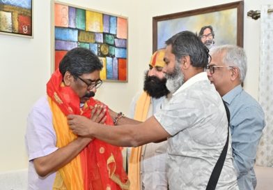 रांची के सुप्रसिद्ध तपोवन मंदिर के महंत ओम प्रकाश शरण मिले मुख्यमंत्री हेमन्त सोरेन से, रामनवमी महोत्सव में शामिल होने के लिए मुख्यमंत्री को सपरिवार किया आमंत्रित