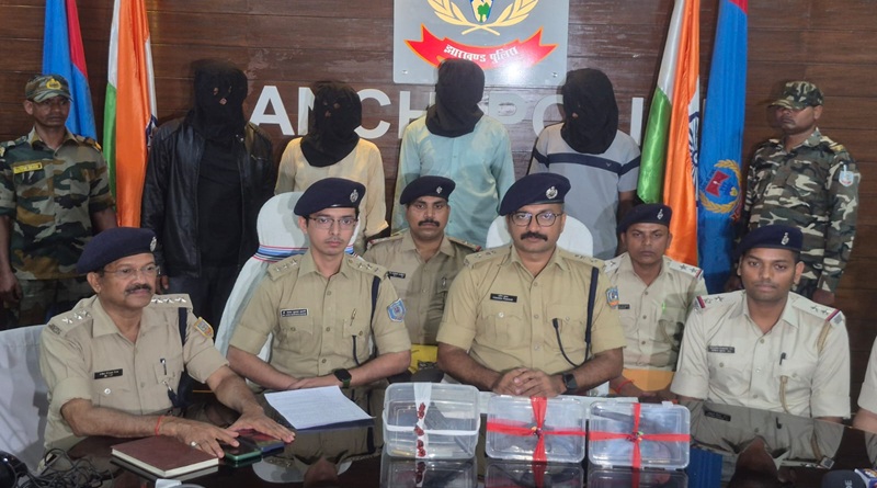 रांची के विभिन्न थाना क्षेत्रों में रात के अंधेरे में लूटपाट करनेवाले दो अपराधी व दो हथियार सप्लायर को रांची पुलिस ने किया गिरफ्तार