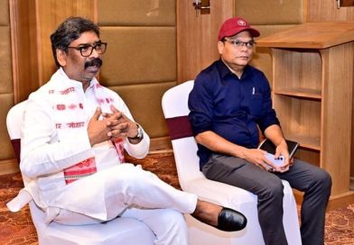 CM हेमन्त सोरेन ने असम में झामुमो कार्यकर्ताओं के साथ बनाई रणनीति, कार्यकर्ताओं को दिया जीत का मंत्र