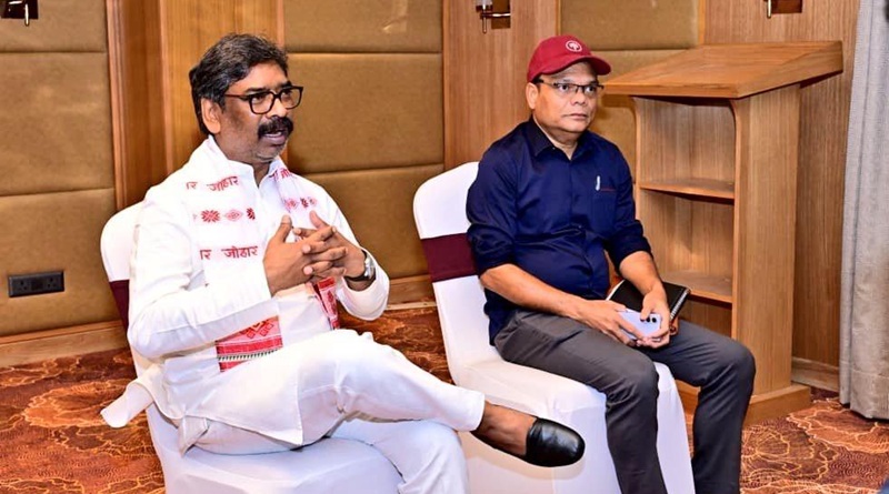 CM हेमन्त सोरेन ने असम में झामुमो कार्यकर्ताओं के साथ बनाई रणनीति, कार्यकर्ताओं को दिया जीत का मंत्र