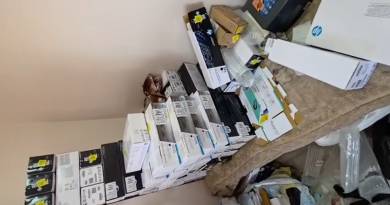 रांची के चुटिया थाने के मालाबार रिसोर्ट से एचपी कंपनी के बड़ी संख्या में नकली सामान बरामद, एक गिरफ्तार