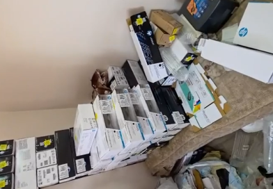 रांची के चुटिया थाने के मालाबार रिसोर्ट से एचपी कंपनी के बड़ी संख्या में नकली सामान बरामद, एक गिरफ्तार