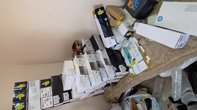 रांची के चुटिया थाने के मालाबार रिसोर्ट से एचपी कंपनी के बड़ी संख्या में नकली सामान बरामद, एक गिरफ्तार