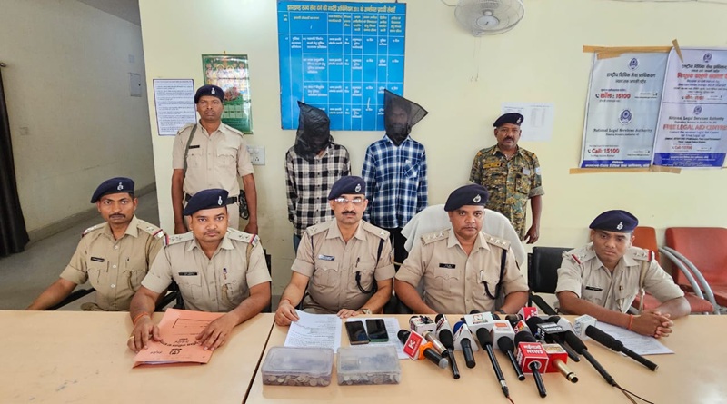 रांची के लालपुर थानान्तर्गत पिछले दिनों घर का ताला तोड़कर किये गये चोरी मामले में दो गिरफ्तार, चोरी के सामान बरामद