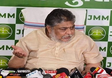 झामुमो का चुनाव आयोग पर गंभीर आरोप, 2026 के बंगाल चुनाव में निर्वाचन आयोग ने भाजपा की ओर से बंगाल के लोगों का मताधिकार छीनने का लिया ठेका