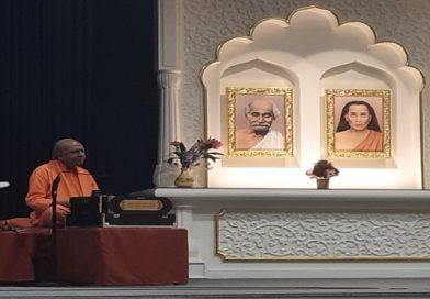 भगवान नाम-जप शरीर, मन और आत्मा को ब्रह्माण्डीय चेतना से भर देता है, इसलिए प्रभु को भक्ति-भाव के साथ मन की गहराइयों से भजियेः स्वामी अमरानन्द