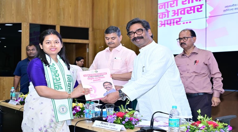 मुख्यमंत्री हेमन्त सोरेन ने 62 बाल विकास परियोजना पदाधिकारी एवं 237 महिला पर्यवेक्षिकाओं के बीच किया नियुक्ति पत्र का वितरण