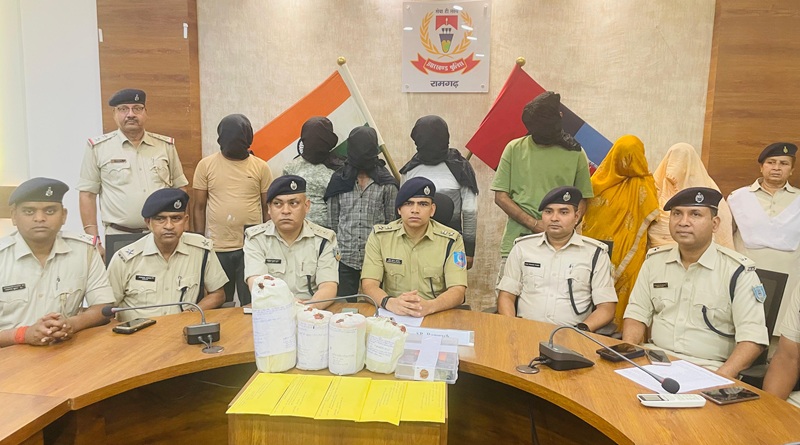 रामगढ़ के रजरप्पा थानान्तर्गत शिव शंकर ज्वैलर्स में हुई डकैती की घटना का उद्भेदन, सात अपराधकर्मी डकैती किए गये आभूषणों के साथ गिरफ्तार