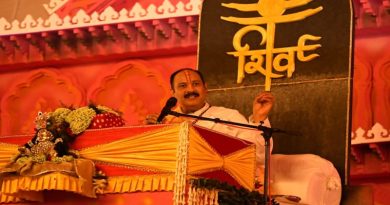 जिन्हें कभी लताड़ा था प्रख्यात संत प्रेमानन्द जी महाराज ने, उन्हें महान बनाने में जुटी प्रिंट व इलेक्ट्रॉनिक मीडिया, समिति के नाम पर भाजपाइयों द्वारा प्रदीप मिश्रा के प्रवचन का आयोजन, समस्याओं से कितनी मुक्ति मिली ये भक्त ही जाने