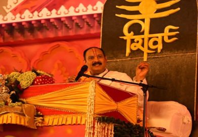 जिन्हें कभी लताड़ा था प्रख्यात संत प्रेमानन्द जी महाराज ने, उन्हें महान बनाने में जुटी प्रिंट व इलेक्ट्रॉनिक मीडिया, समिति के नाम पर भाजपाइयों द्वारा प्रदीप मिश्रा के प्रवचन का आयोजन, समस्याओं से कितनी मुक्ति मिली ये भक्त ही जाने