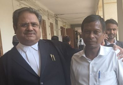 झारखण्ड हाई कोर्ट के वरिष्ठ अधिवक्ता अभय मिश्र ने उच्चतम न्यायालय के अधिवक्ता को कोर्ट कक्ष में ललकारा, जो आपने कहा उसे सिद्ध करिये, नहीं तो फिल्म ‘जॉली एलएलबी’ की तरह वे इसी कक्ष में धरने पर बैठ जायेंगे
