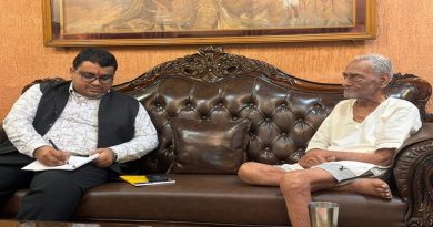 फेडरेशन ऑफ ऑल व्यापार संगठन के अध्यक्ष दीपेश मिले प्रख्यात समाजवादी देवकीनंदन नारसरिया से, दी स्वलिखित पुस्तक, किया सम्मानित