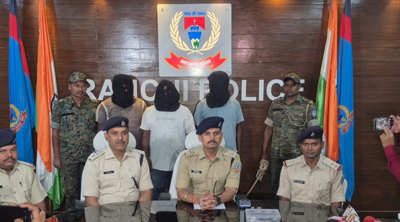 रांची के टाटीसिल्वे थानार्न्तगत अभिजीत तिवारी की हुई हत्या में शामिल तीन अपराधियों को पुलिस ने किया गिरफ्तार