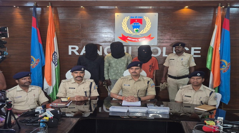 नगड़ी थाना के कोलांबी गांव में जमीन विवाद को लेकर हुए फायरिंग मामले में दो पिस्टल व 13 राउण्ड जिंदा कारतूस के साथ तीन गिरफ्तार
