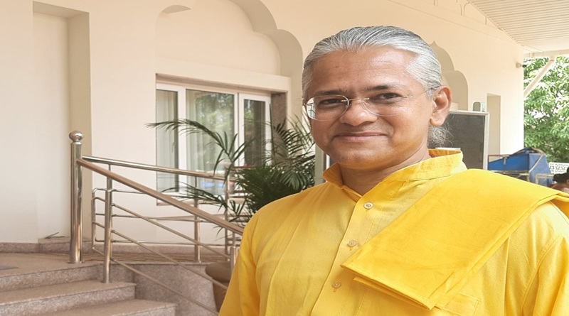 अपने जीवन में सामंजस्यता लाने के लिए आपको सर्वप्रथम स्वयं से प्रेम करना सीखना होगाः ब्रह्मचारी अतुलानन्द
