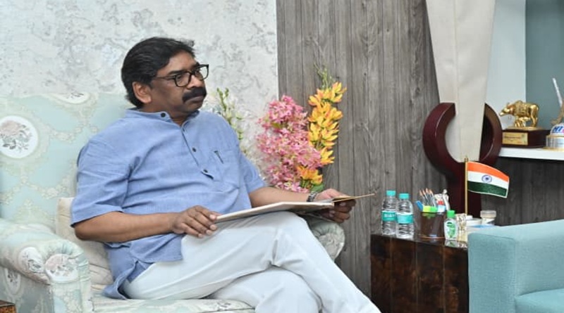 झारखंड में पड़ रही भीषण गर्मी को देखते हुए CM हेमन्त सोरेन ने अधिकारियों से कहा – सभी सरकारी कार्यालयों के बाहर एवं सार्वजनिक स्थलों पर आम जनों के लिए पेयजल की समुचित व्यवस्था सुनिश्चित करें