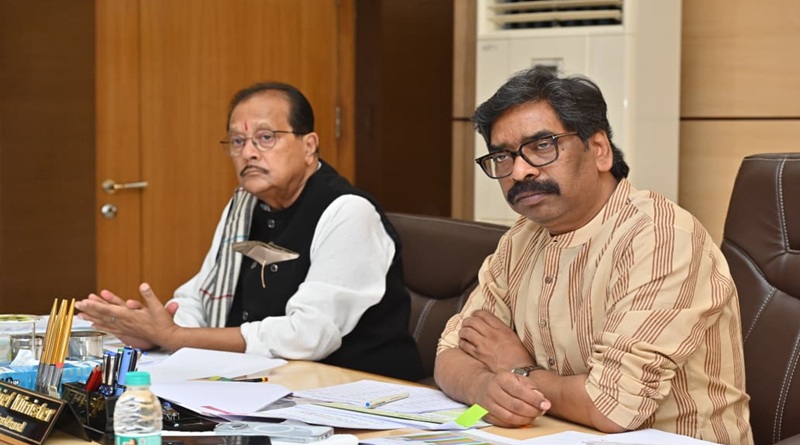 वित्त एवं वाणिज्य-कर विभाग की उच्च स्तरीय समीक्षात्मक बैठक में CM हेमन्त सोरेन ने अधिकारियों को प्रगति की नियमित समीक्षा तथा निर्धारित समय सीमा के भीतर लक्ष्यों की प्राप्ति सुनिश्चित करने का दिया निर्देश