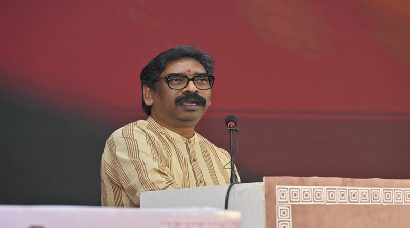 CM हेमन्त सोरेन ने कहा “आदिनिवास ऐप” के माध्यम से हमारी संस्कृति, भाषा, भूमि, परंपरा और जीवनशैली के संरक्षण के साथ-साथ रोजगार और आर्थिक विकास के अवसरों को गति प्रदान करना ही हो इसका उद्देश्य